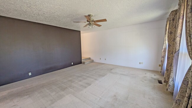 Building Photo - One level home with lots of character in H...