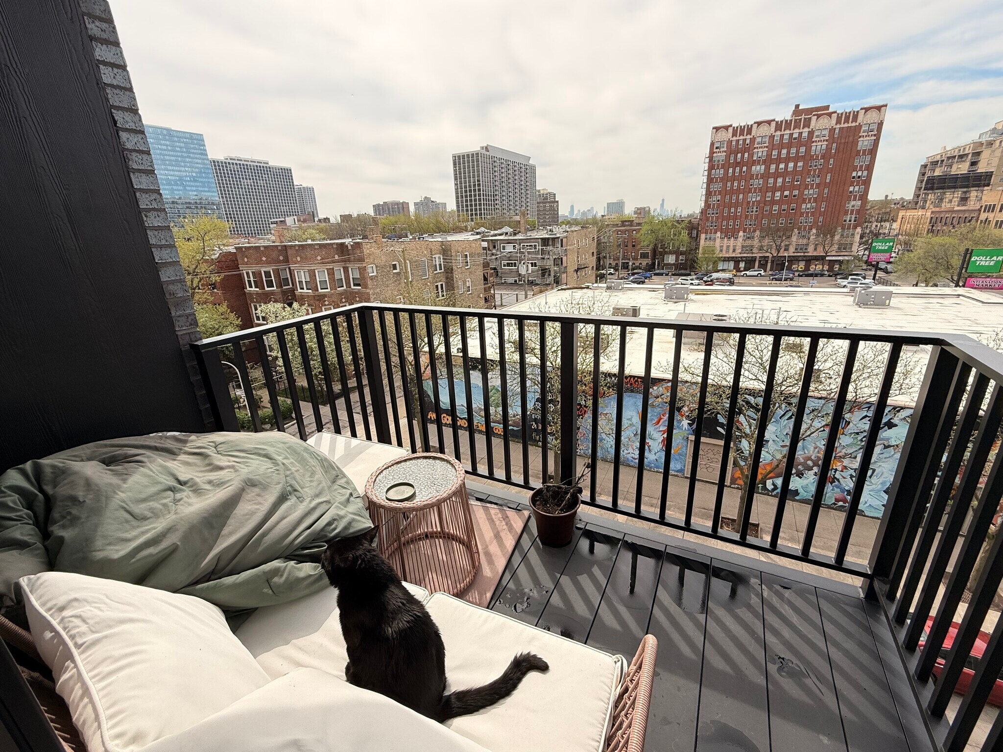 Building Photo - 948 W Sunnyside Ave