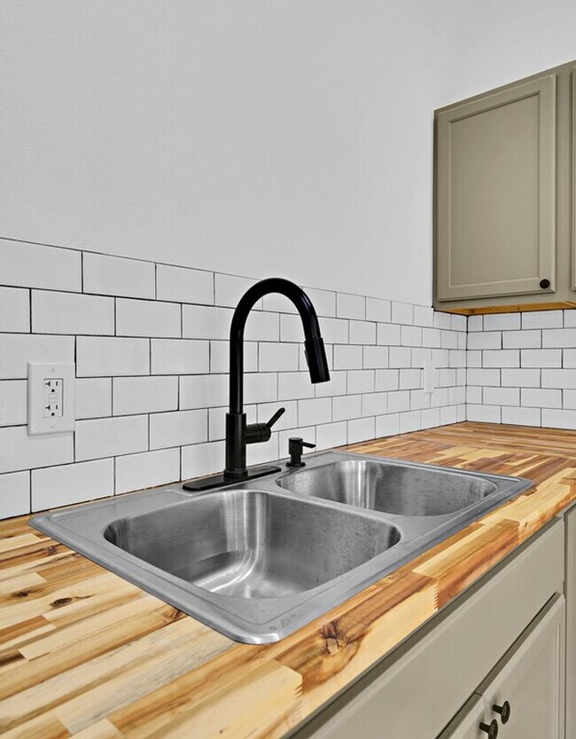 Building Photo - Well-maintained 3BD 2BA Home in Waco - Available in May!