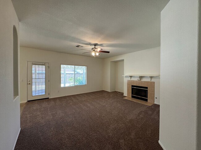 Building Photo - Spacious 4 Bedroom Home in Victorville
