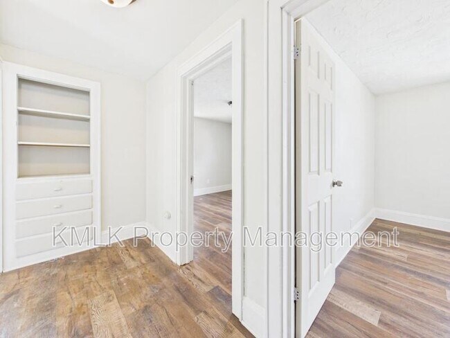 Building Photo - 575 Fernwood Dr