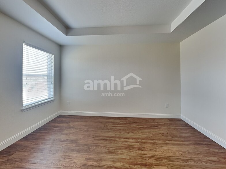 Building Photo - 10187 Dover St