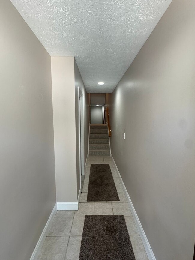 Building Photo - 2 Bed 2 full and 2 1/2 Bath- Imperial PA