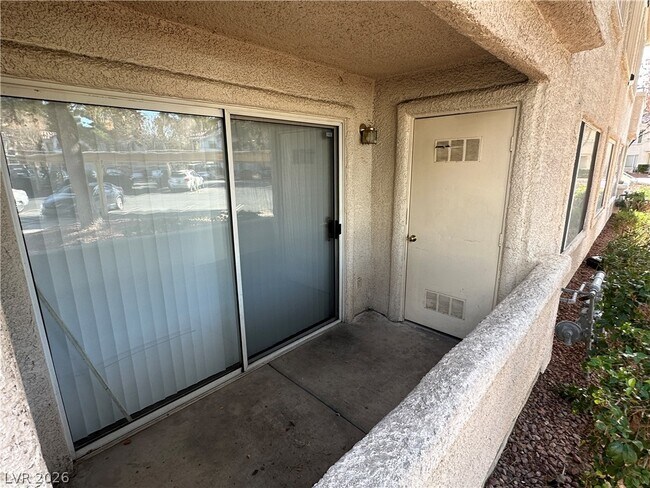 Building Photo - 3067 Key Largo Dr