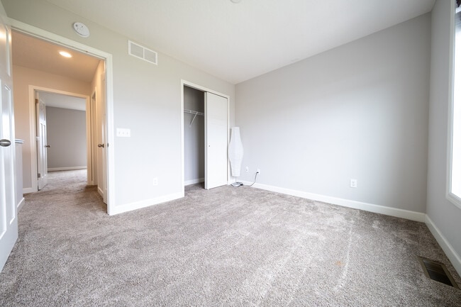 Building Photo - 18196 Goldfinch Wy