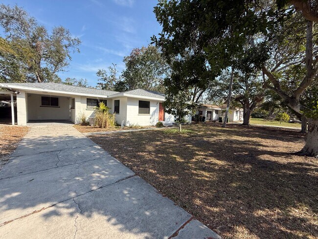 Building Photo - 827 42nd St