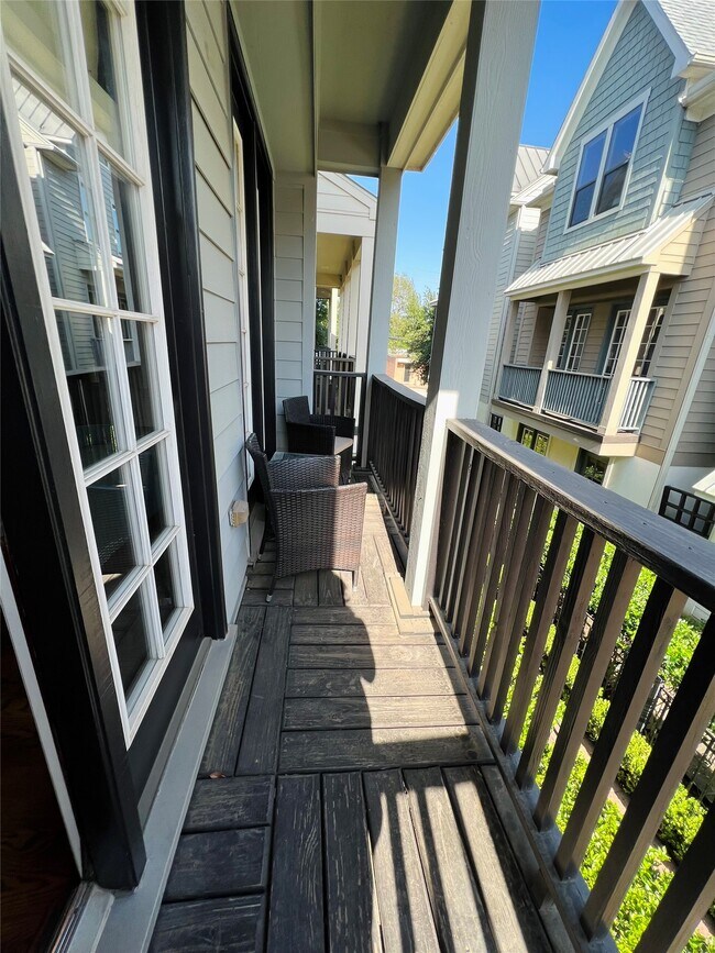 Building Photo - 3255 Maxroy St