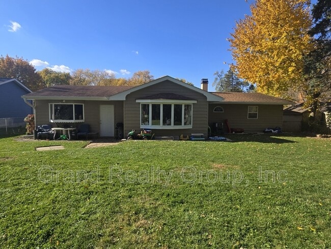 Building Photo - 25151 W Lincoln Dr