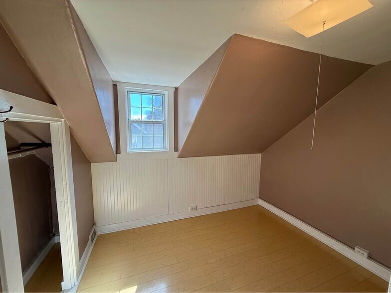 Building Photo - 439 Essex St