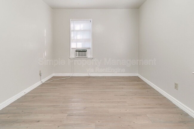 Building Photo - 532 E Indian Dr