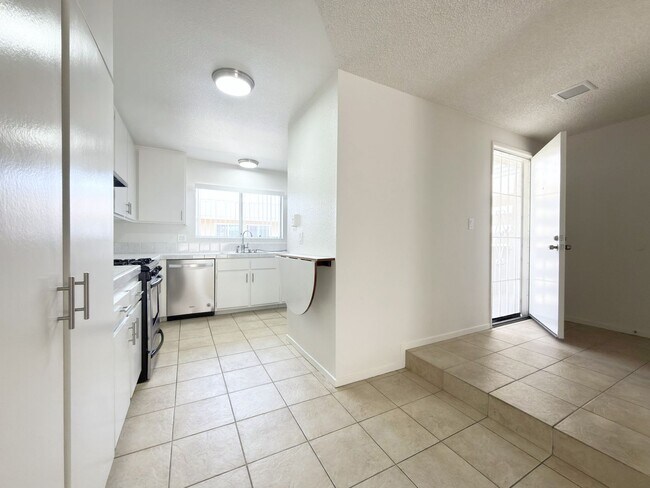 Building Photo - Spacious Townhome in Quail Ridge