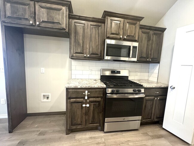 Building Photo - 9009 Yassir Blvd