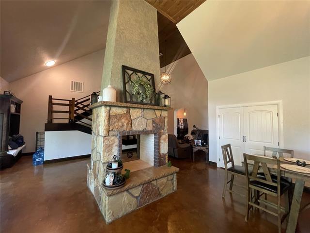 Building Photo - 840 Meadow Ln
