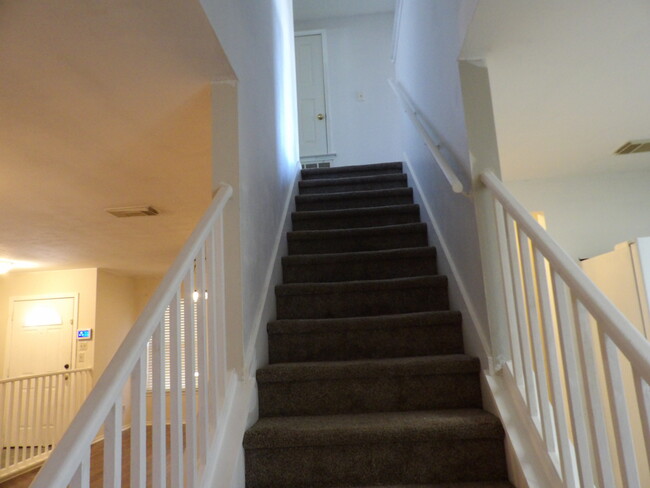 Building Photo - 6610 Beech Trail Dr