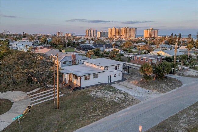 Building Photo - 2061 S Peninsula Dr