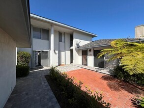 Building Photo - Just For You! Midtown Ventura prime location!