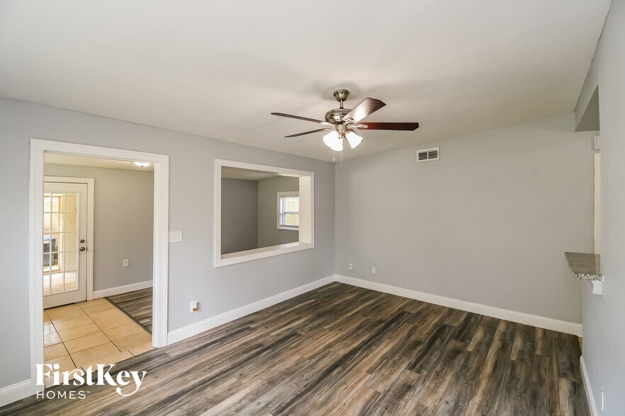 Building Photo - 1056 Busac Ave