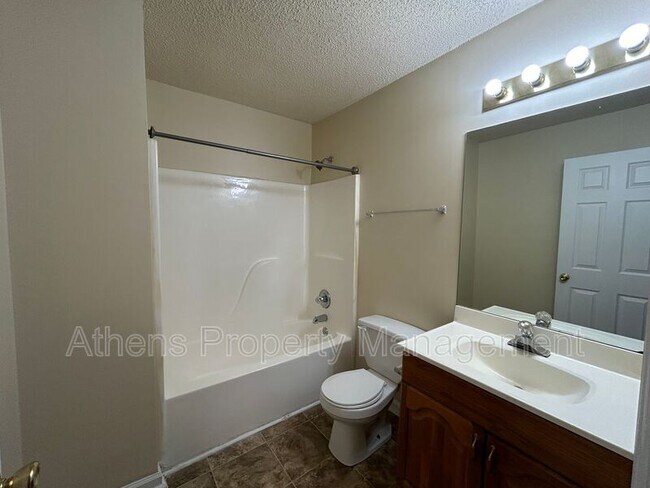 Building Photo - 1806 Cedar Shoals Dr