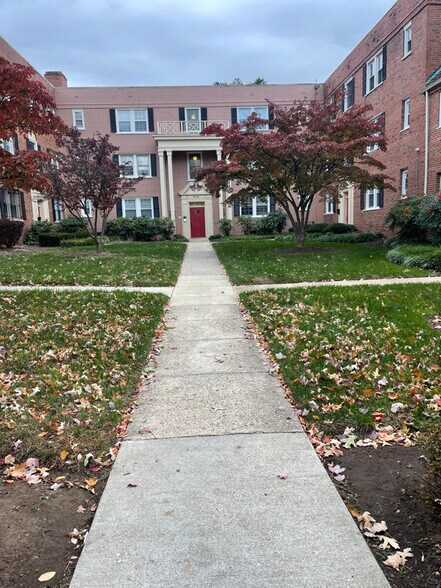 Primary Photo - 2008 Fort Davis St SE