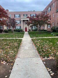 Building Photo - 2008 Fort Davis St SE