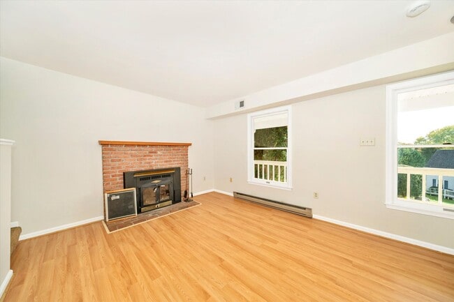 Building Photo - New Market Rental