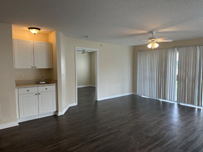 Building Photo - 2631 Emerald Lake Ct