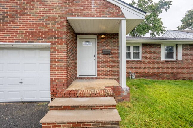 Building Photo - 810 Walnut St