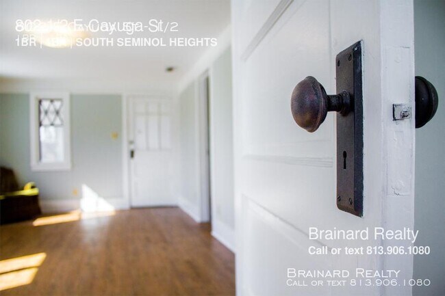 Building Photo - 802 E Cayuga St