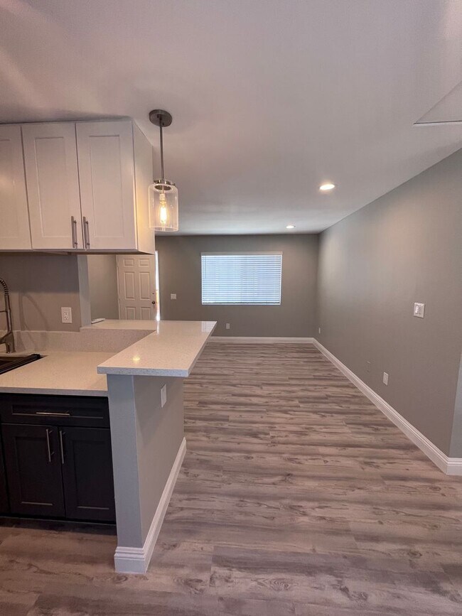 Building Photo - Beautifully Upgraded One Bedroom-One Bathroom Apartment in Talmadge