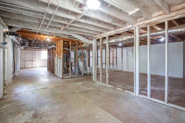 Building Photo - 8 Larose Dr SW