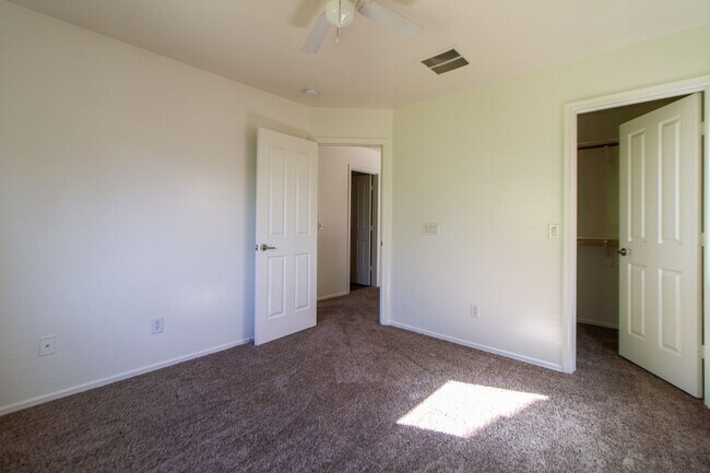 Building Photo - 3873 E Bridgeport Pkwy
