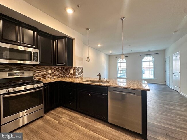 Building Photo - 13727 Endeavour Dr