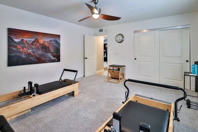 Building Photo - GORGEOUS REMODELED HOME WALKING DISTANCE T...