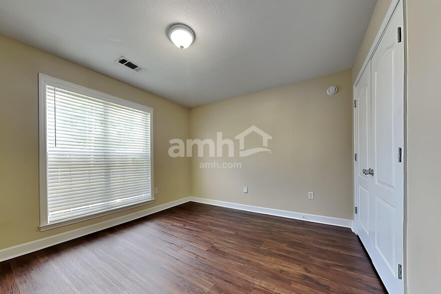 Building Photo - 375 Vaiden Ridge Dr N