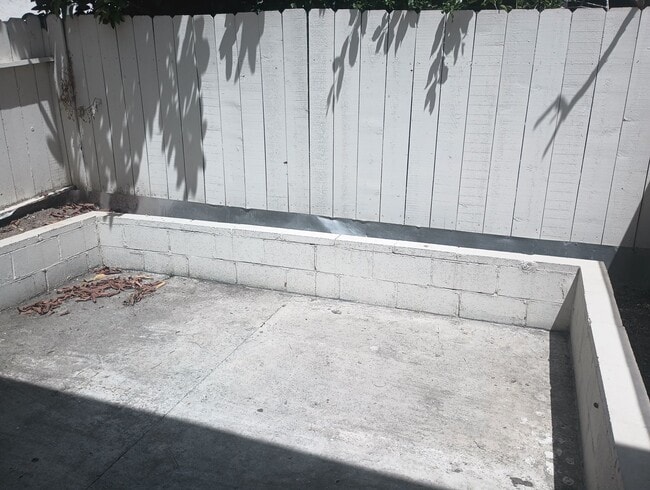 Building Photo - 2BR/1.5BA Condo in the heart of Oceanside