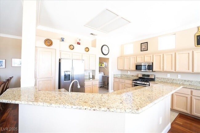 Building Photo - 2348 Rumriver St