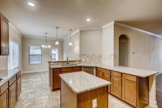 Building Photo - 12619 Quarter J