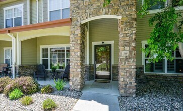 Building Photo - Beautiful 2 Bed 2.5 Bath Condo Near Observ...