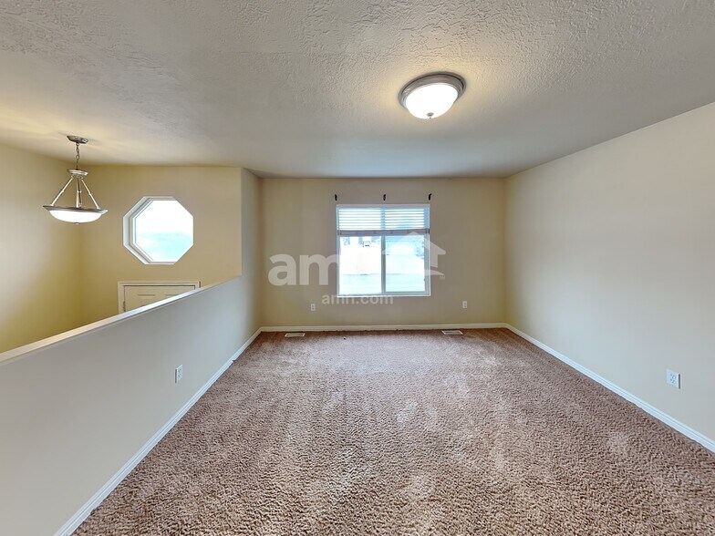 Building Photo - 5252 S 4300 W