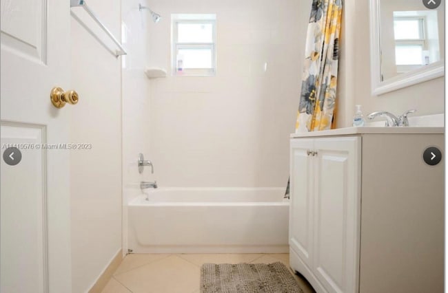 Building Photo - 716 NE 7th St