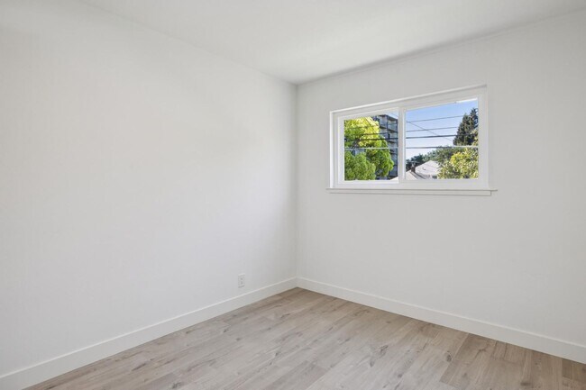 Building Photo - Stunning Luxury 2BR with Wraparound Deck in Downtown Palo Alto