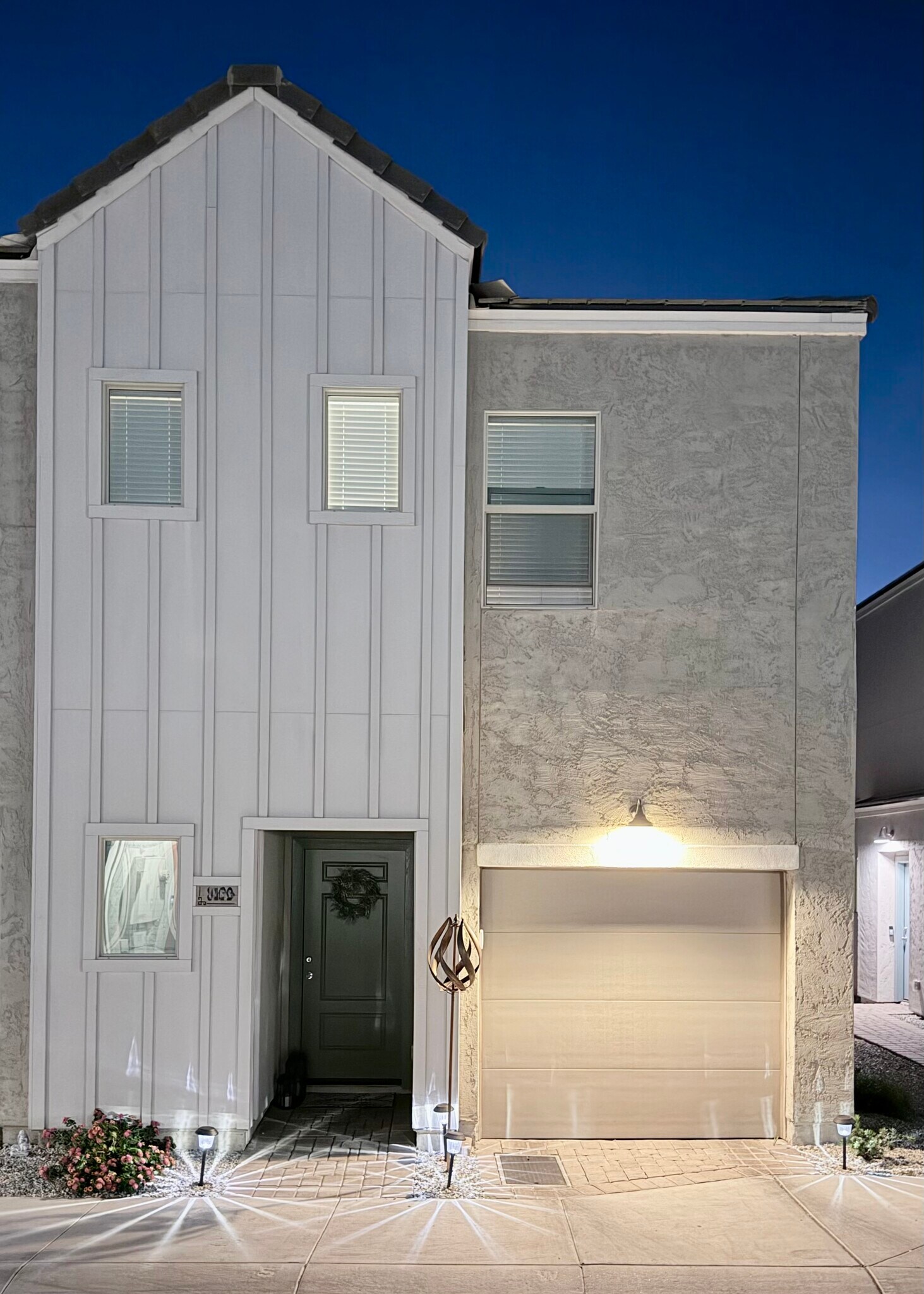 Building Photo - 8192 N 22nd Dr