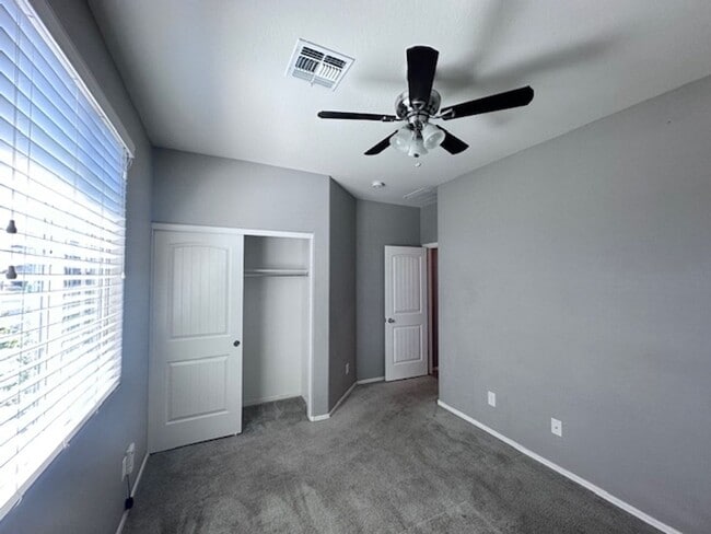 Building Photo - Spacious 3 Bed 2 Bath Home in Desirable Peoria Location