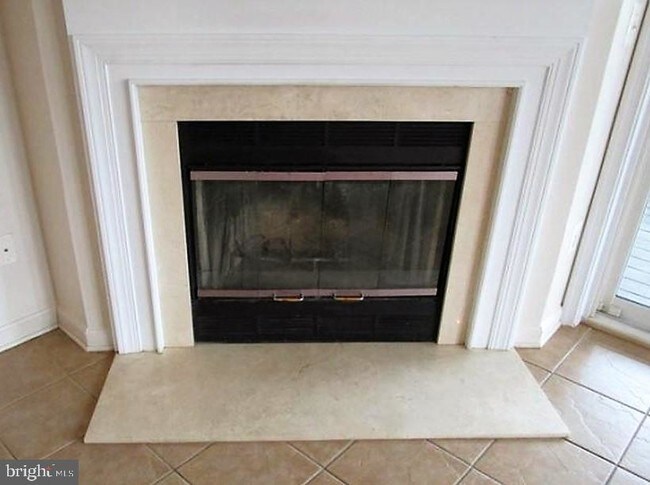 Building Photo - 614 Oyster Bay Pl