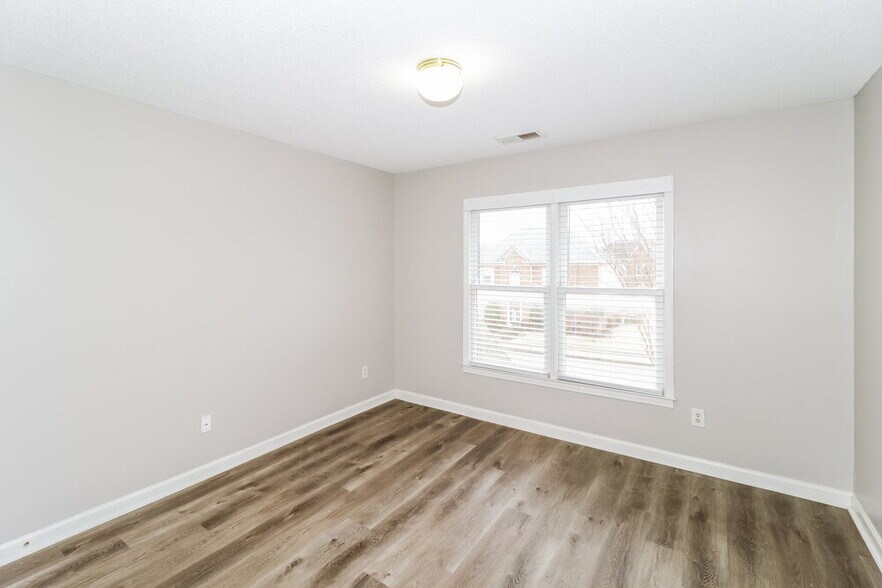 Building Photo - 1153 Hunters Green Cir S