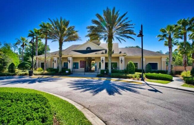 Building Photo - ***SPECIAL - TWO WEEKS FREE*** Spacious 3-...