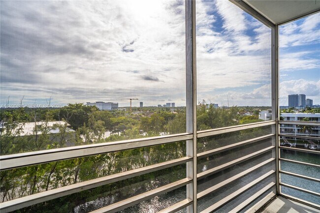 Building Photo - 3660 NE 166th St