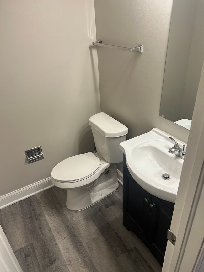 Building Photo - 2 Bedroom  2 1/2 Bath Condo
