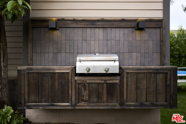 Building Photo - 5918 Monte Vista St