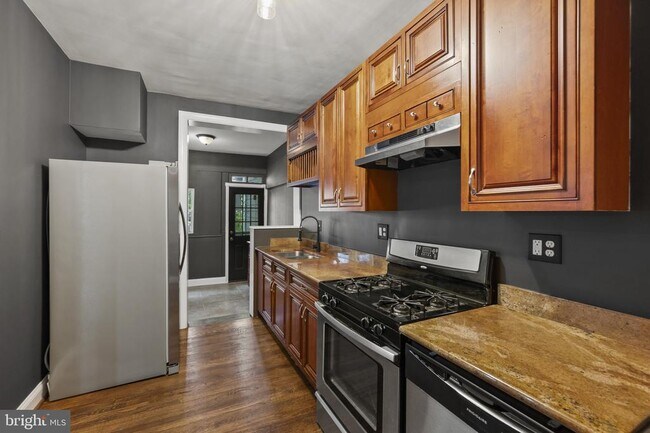 Building Photo - 3551 Hertford Pl NW